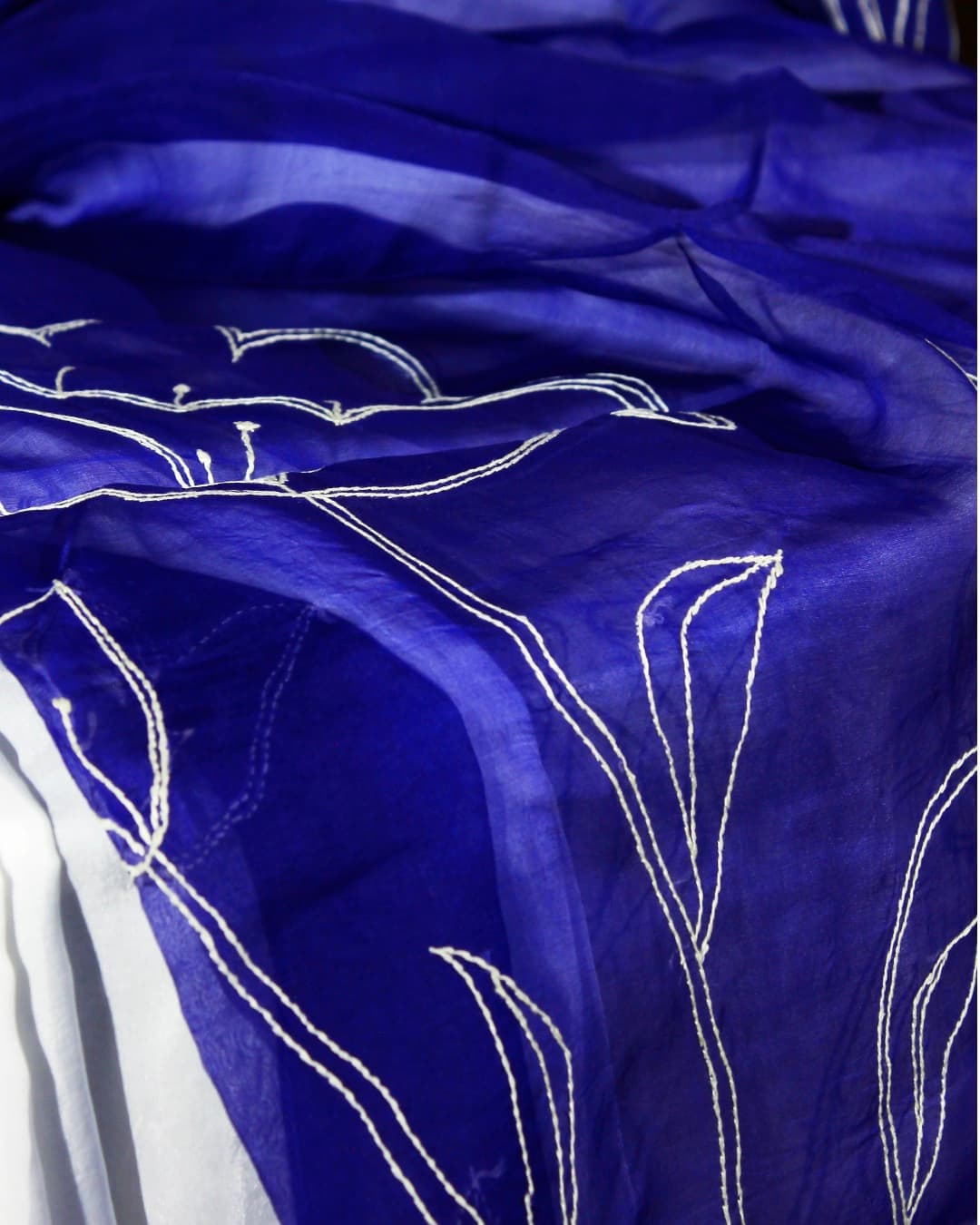 NOOR 02 botanical linework detail