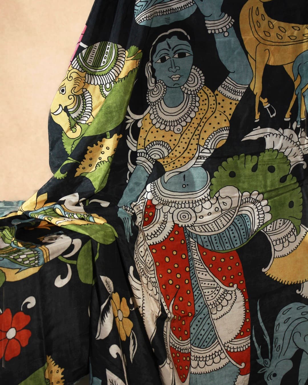 NOOR 03 illustrated figure detail