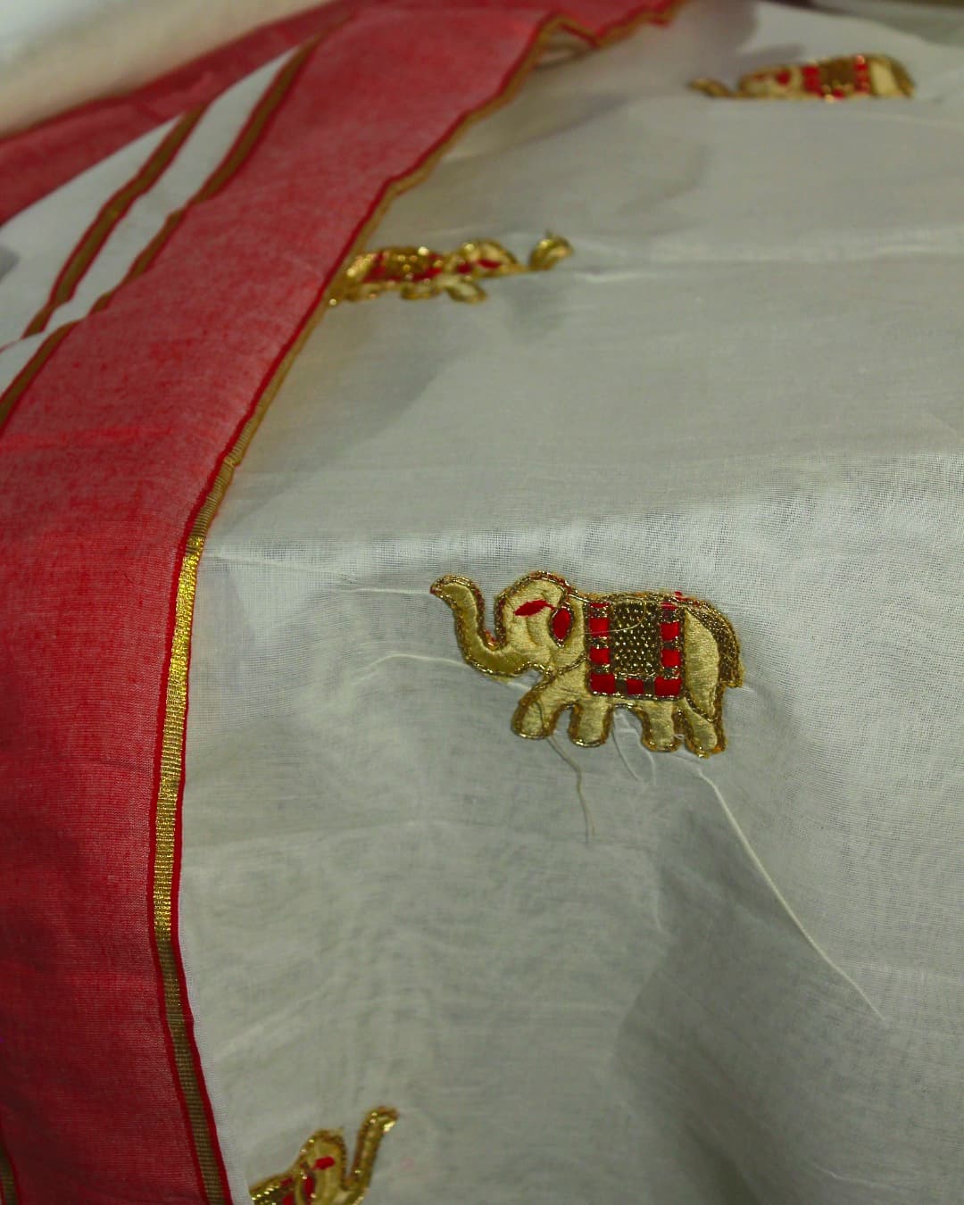 NOOR 04 complete drape detail